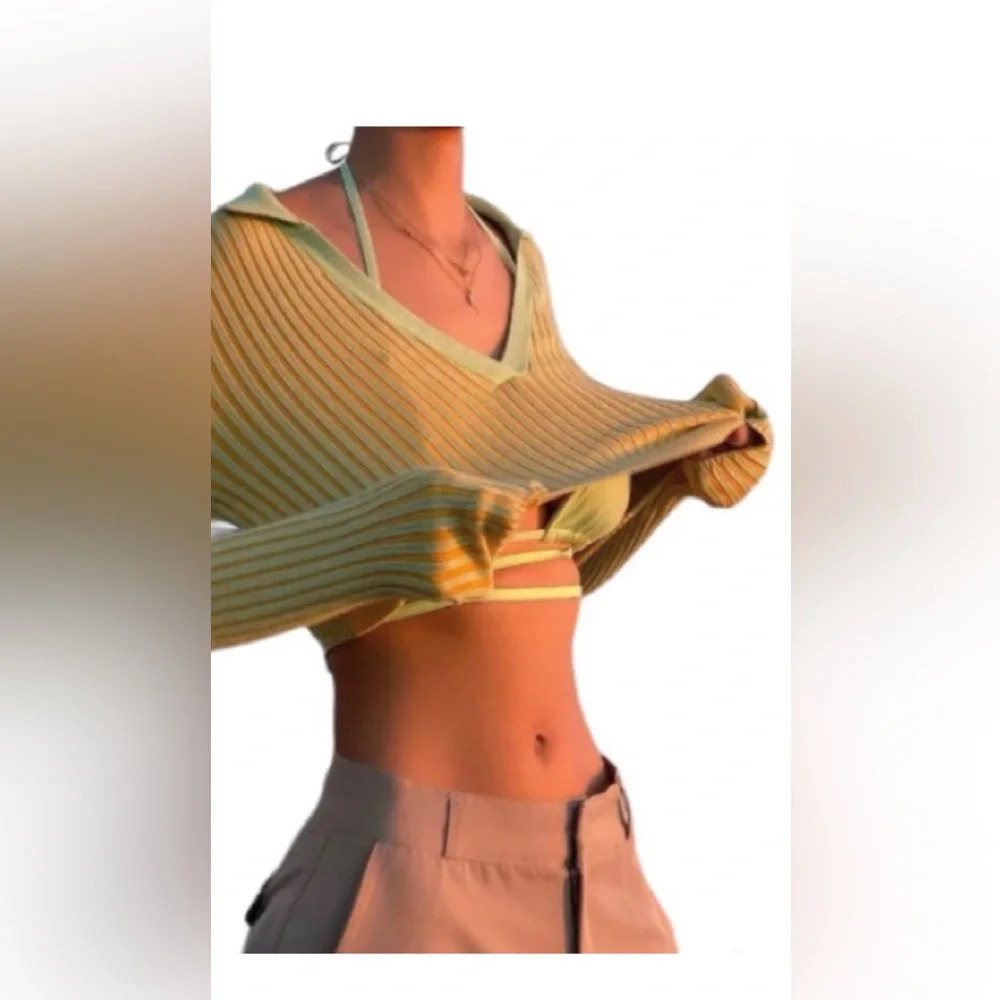 437 Gaia Essentials
Cropped Toronto Designed Ribbed Collar top, Green size L